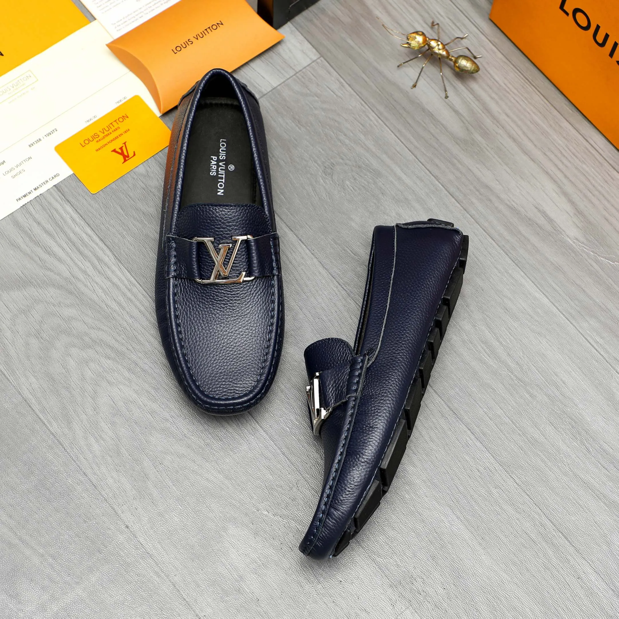 Men's shoes 💰420 Product trademark: LV "Louis Vuitton" casual slip-on shoes Regular size: 38-46 (45.46 custom-made, non-returnable) Product materials: Selected pebbled cowhide upper, sheepskin lining, original rubber outsole